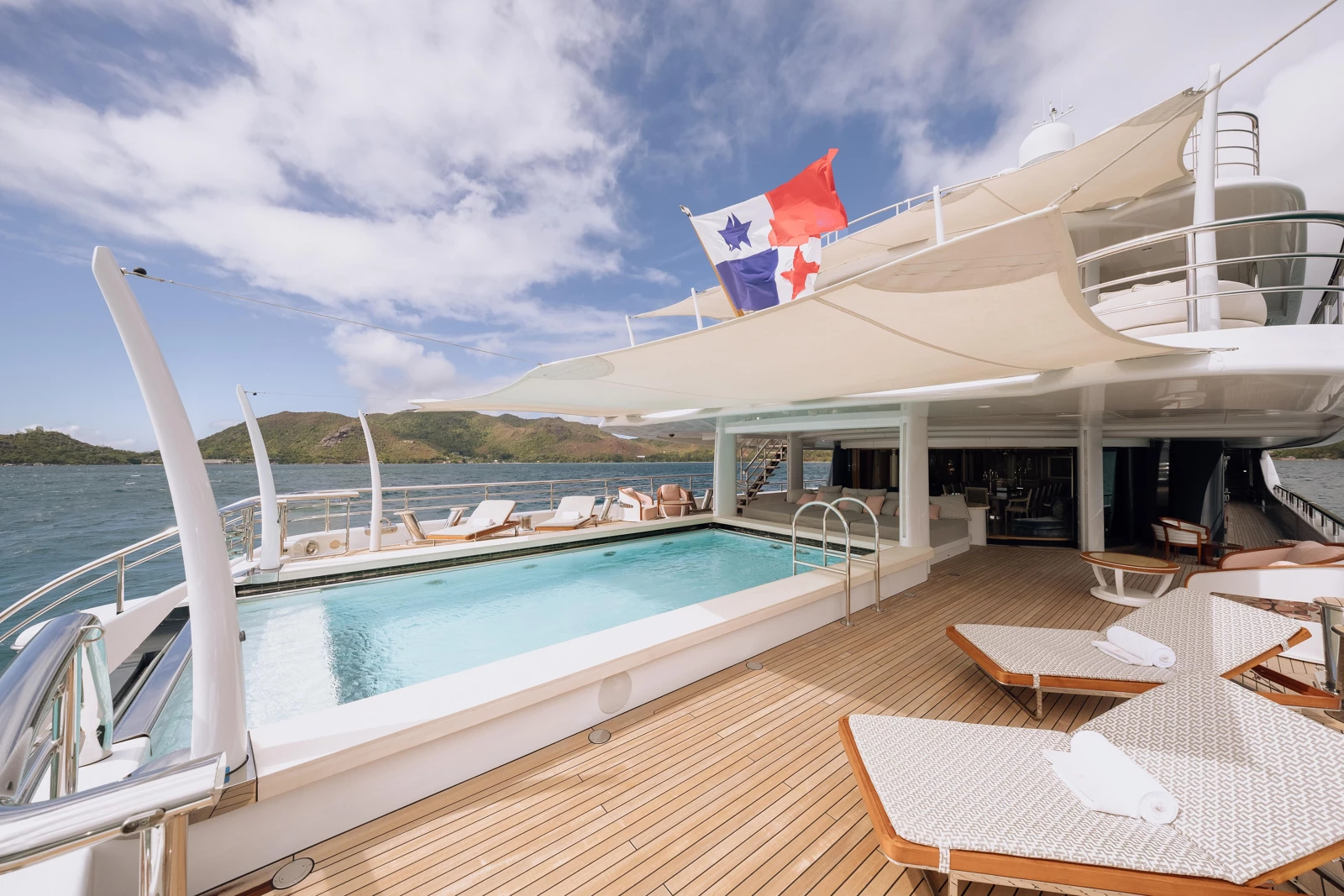 05 - PLVS VLTRS Main Deck Aft Swimmimg Pool-rkkdbfot