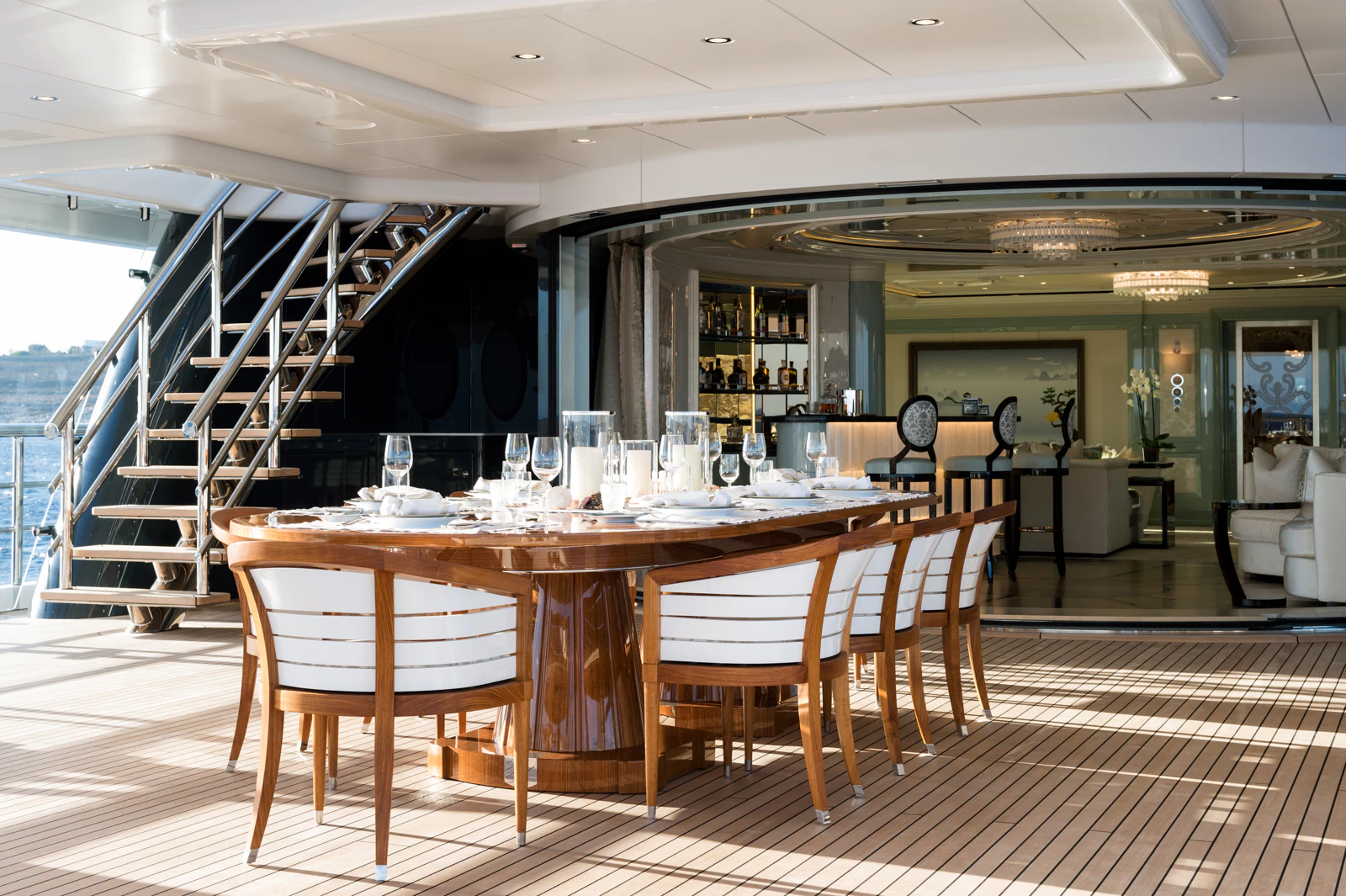 17 - PLVS VLTRA_16_Owners deck aft_2016_10_14_M-Y_Plvs_Vltra-9041_HR-Fj0YpQcY