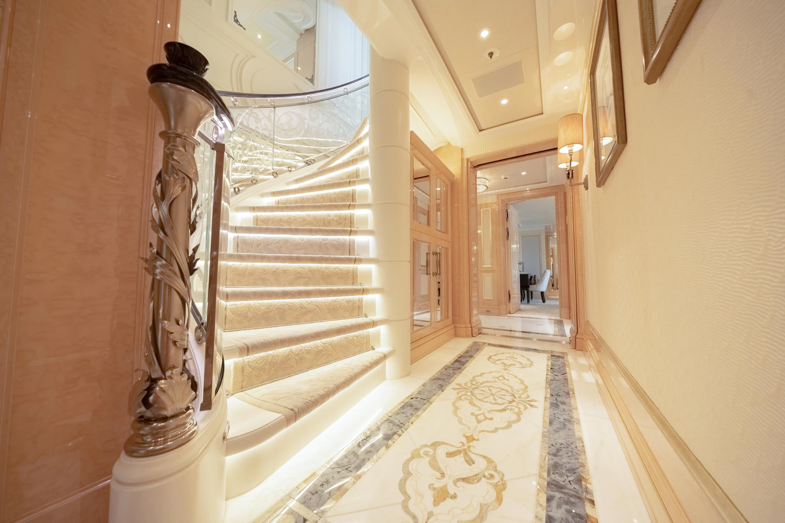 33 - PLVS VLTRA_Lower Deck Lobby-IQynPybZ