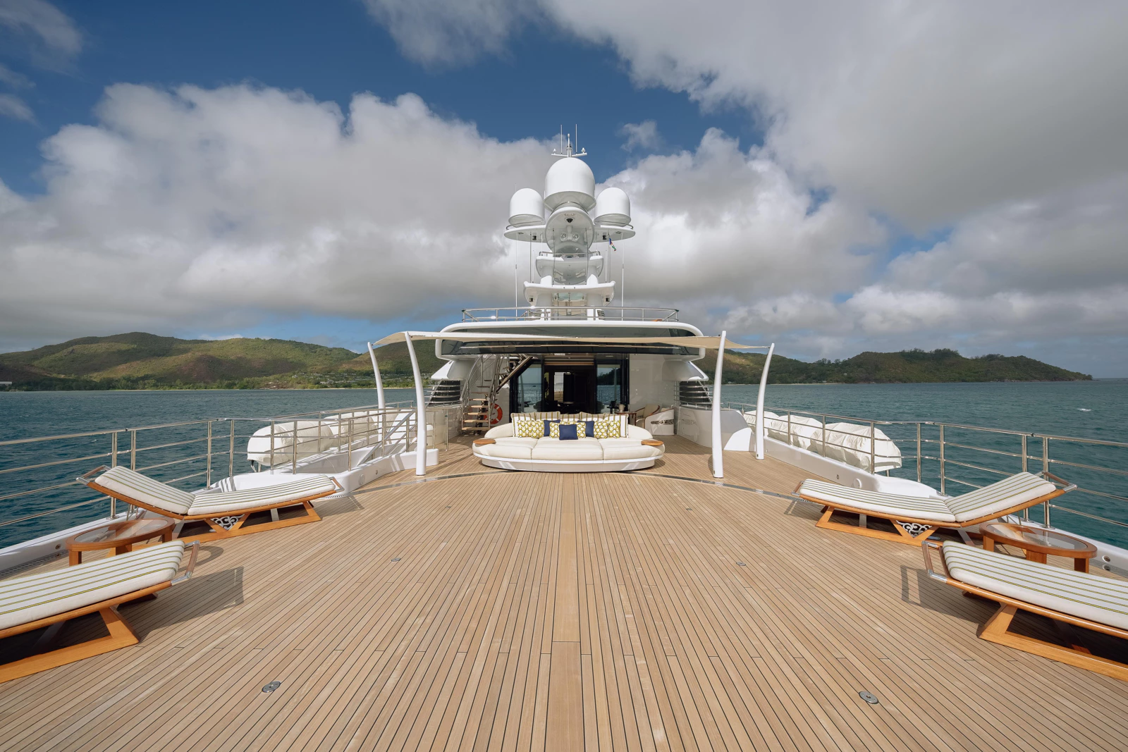 35 - PLVS VLTRA_ Bridge Deck Aft-EFr0AcoJ