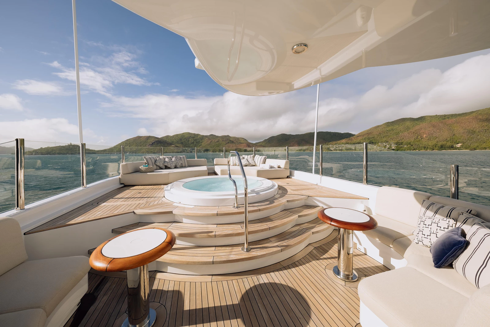 37 - PLVS VTRA_Sun Deck-ISC1hV3e