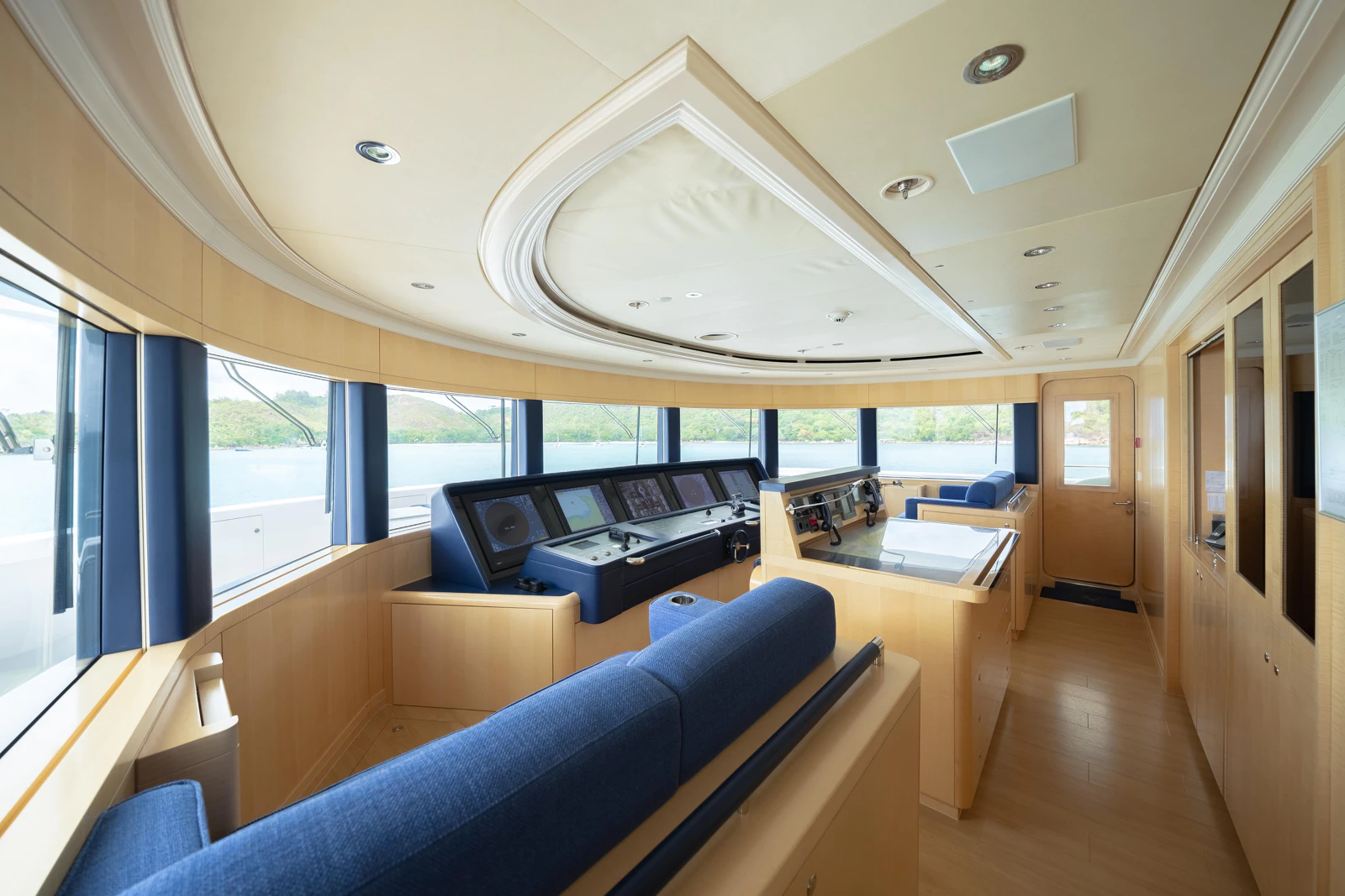 38 - PLVS VLTRA_Wheelhouse-LpWygGm3