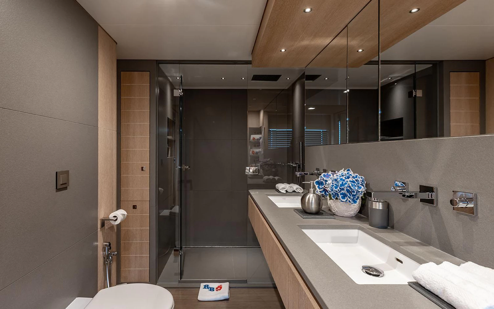 ROBBIE+BOBBY_07_Master+Bathroom_1807_ROBBIE+BOBBY_FD_2P7A1699RT_LR-sEyuOEvz